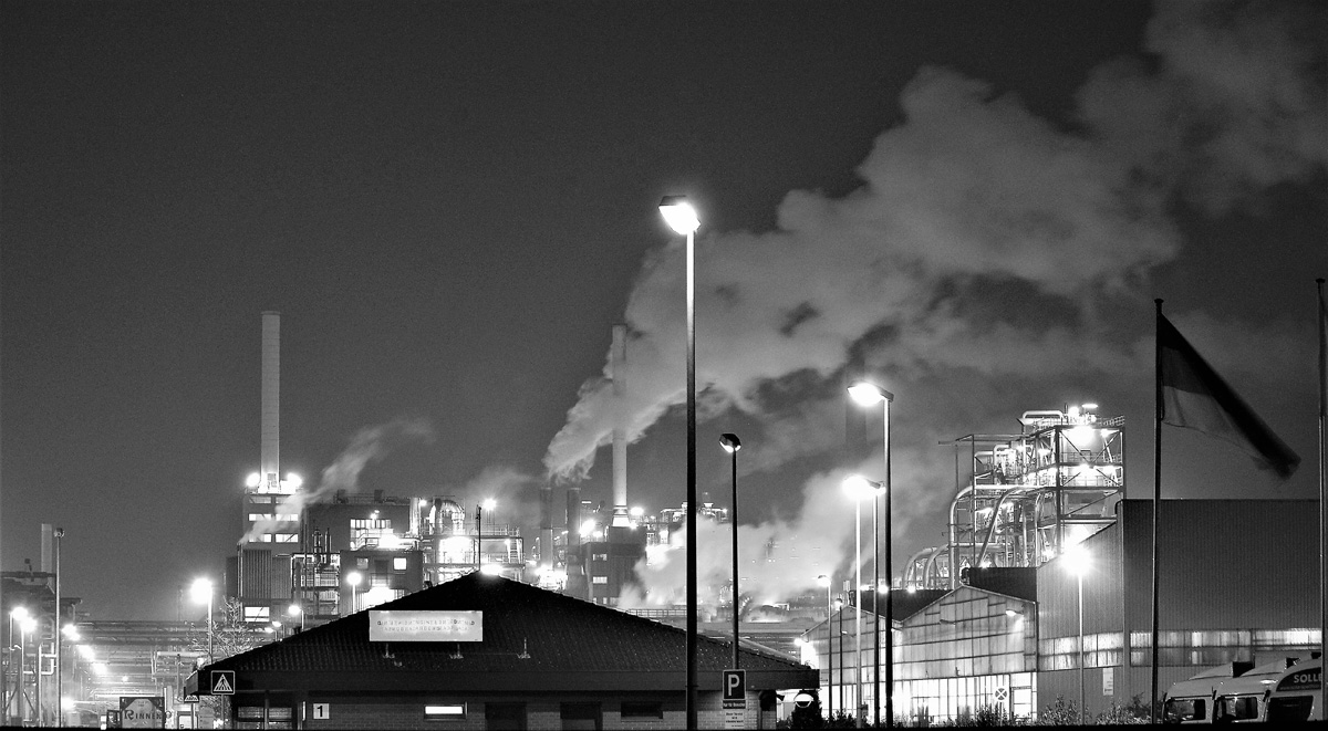 1557799403732849.jpg air-pollution-architecture-black-and-white-683535.jpg